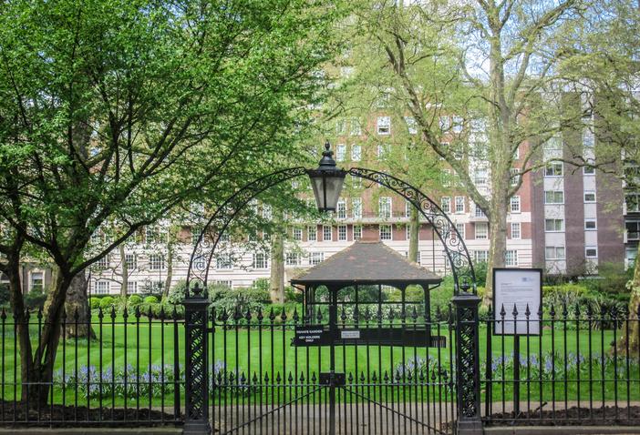 shutterstock_1078350242.jpg London Garden Squares